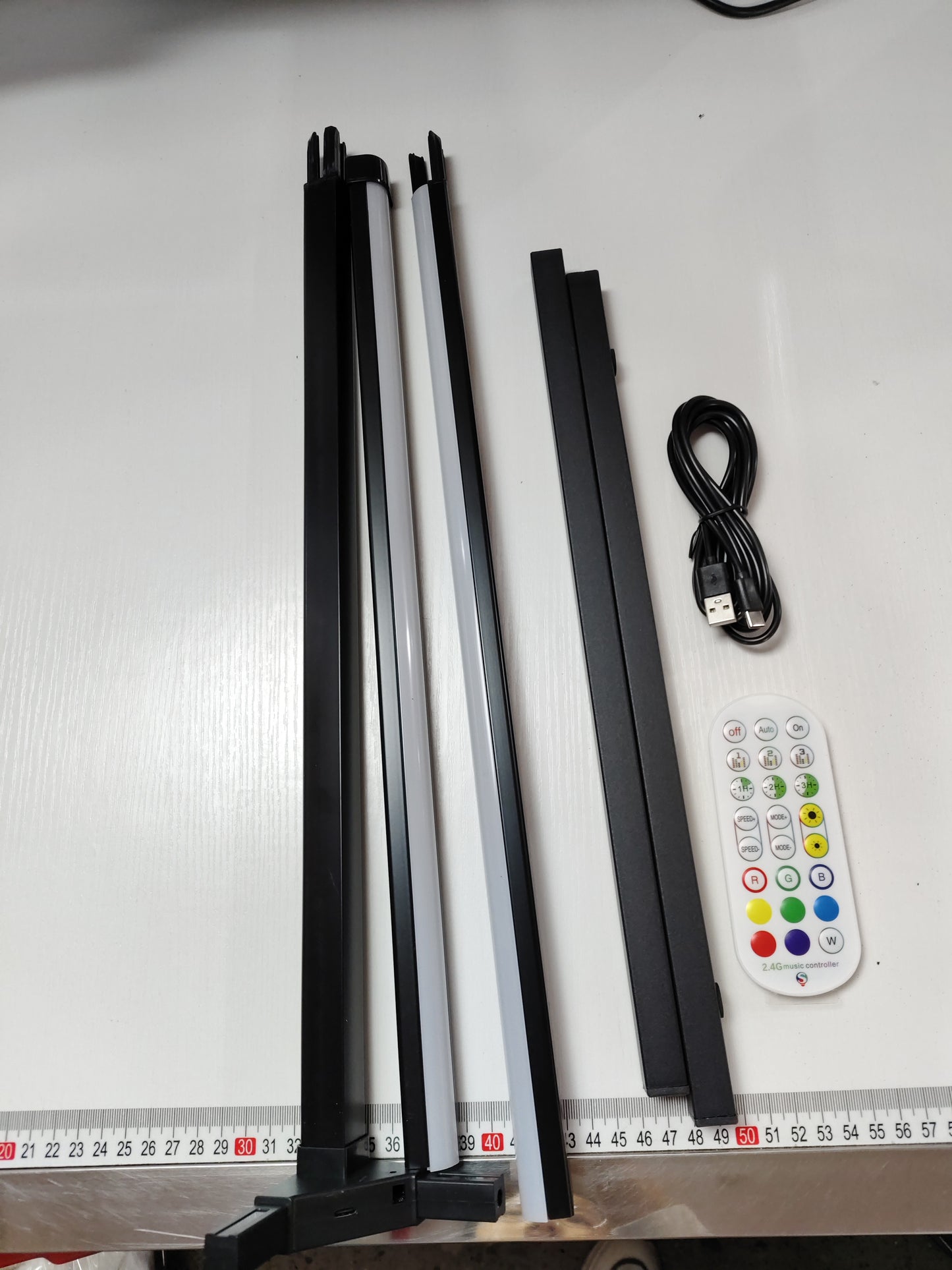 Astra Mood | Torre de Luz Minimalista RGBIC & Estrutura Modular